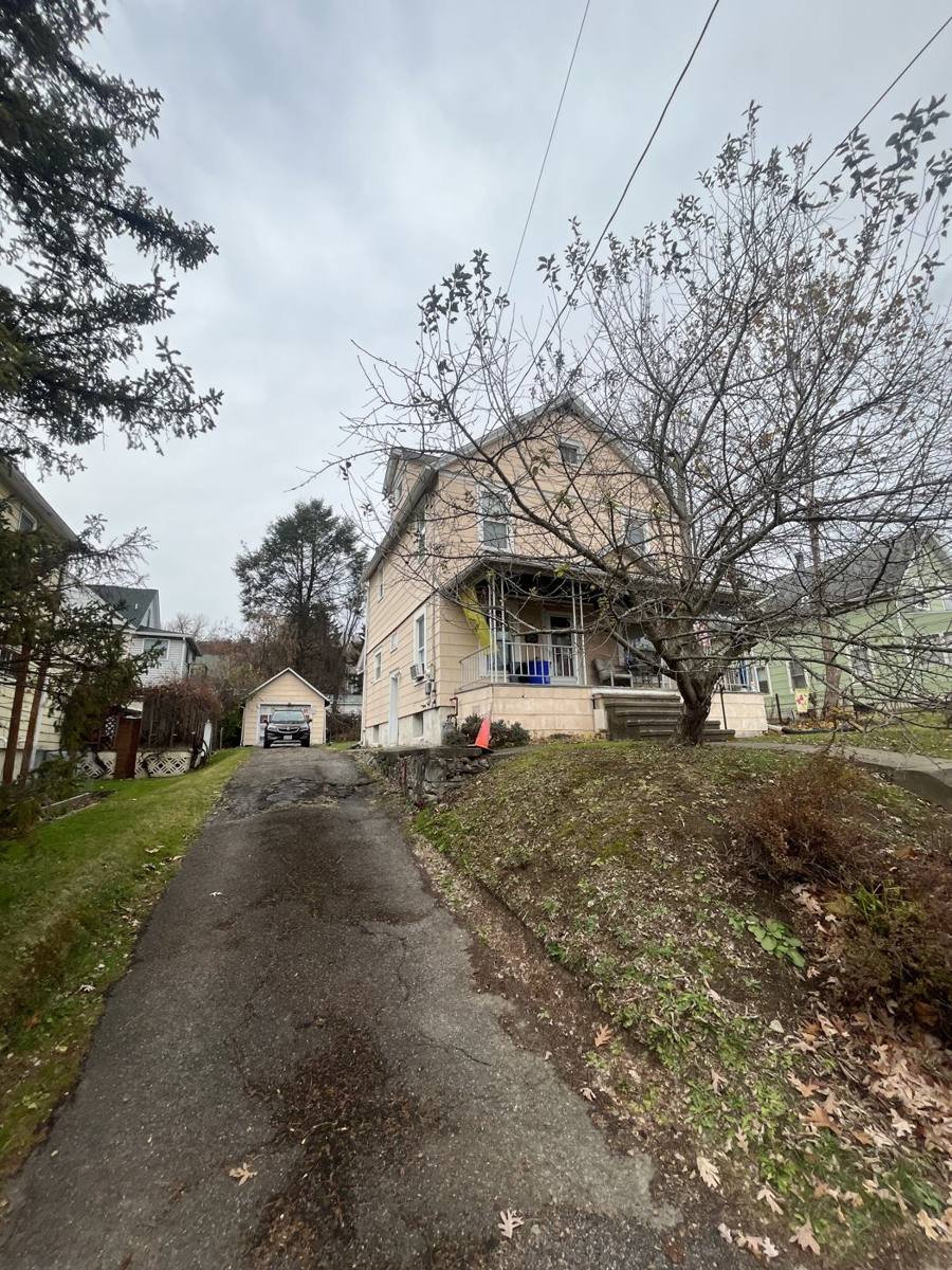 Side of the house from the driveway